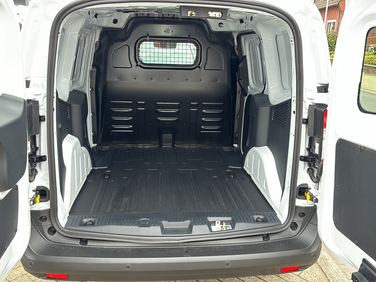 Ford Transit Courier Limited 1.5 EcoBlue — Miniatur 17