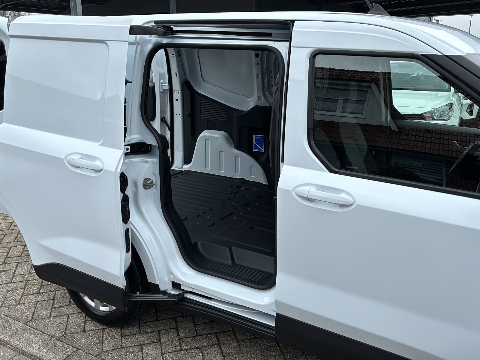 Ford Transit Courier Limited 1.5 EcoBlue — Miniatur 18