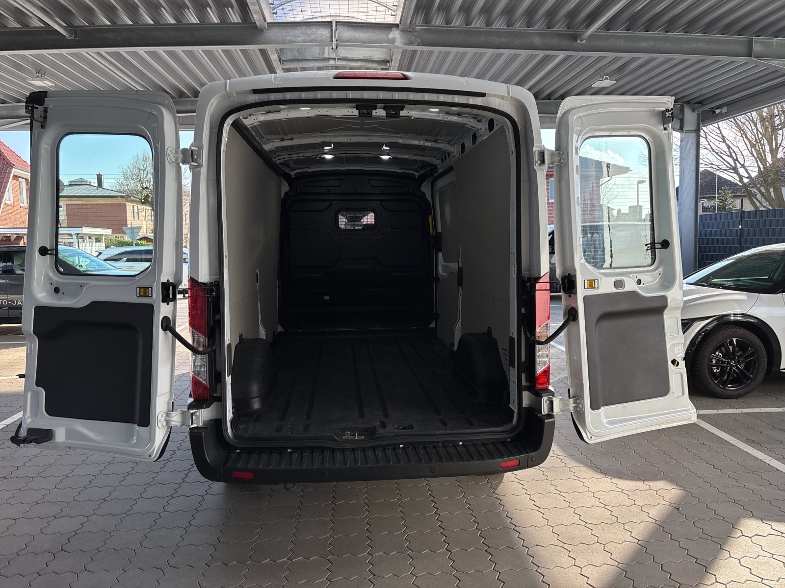 Ford Transit Kasten 350 L3H2 Trend *Automatik* — Miniatur 17