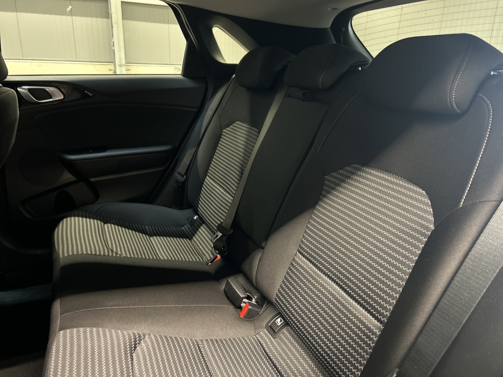 KIA Ceed 1.5T 48V DCT 140 Ultimate — Miniatur 12