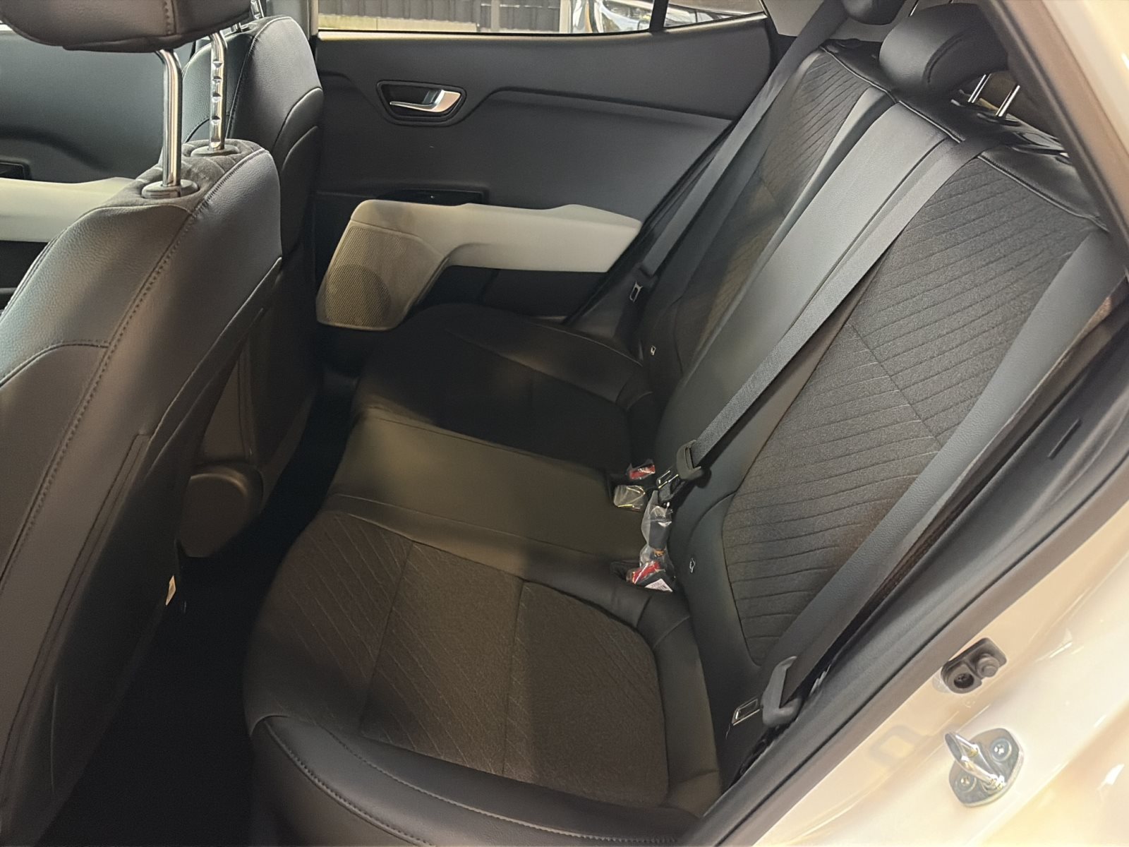 KIA Stonic 1.0T 115 48V DCT GT-Line — Miniatur 11