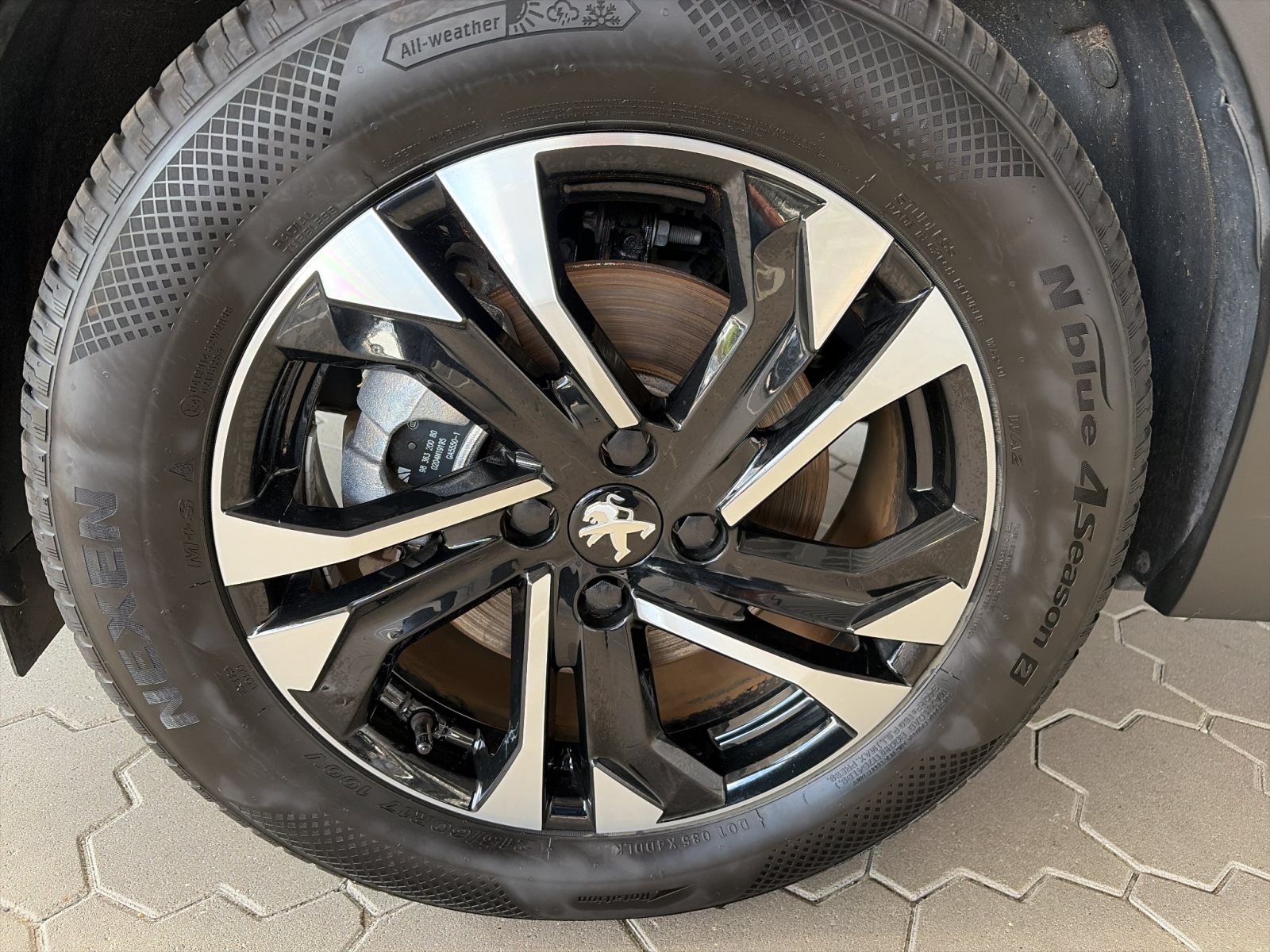 Peugeot 2008 e- Allure Pack 50 kWh 330 km WLTP — Miniatur 11