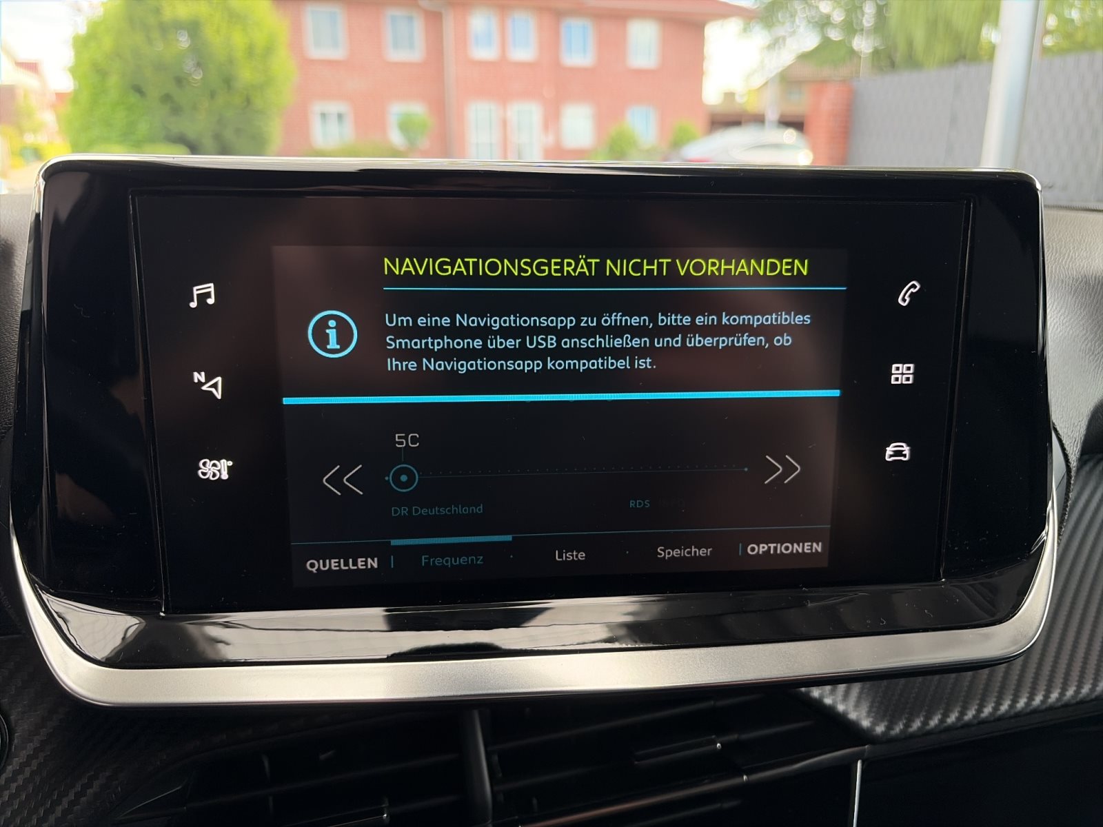 Peugeot 2008 e- Allure Pack 50 kWh 330 km WLTP — Miniatur 16
