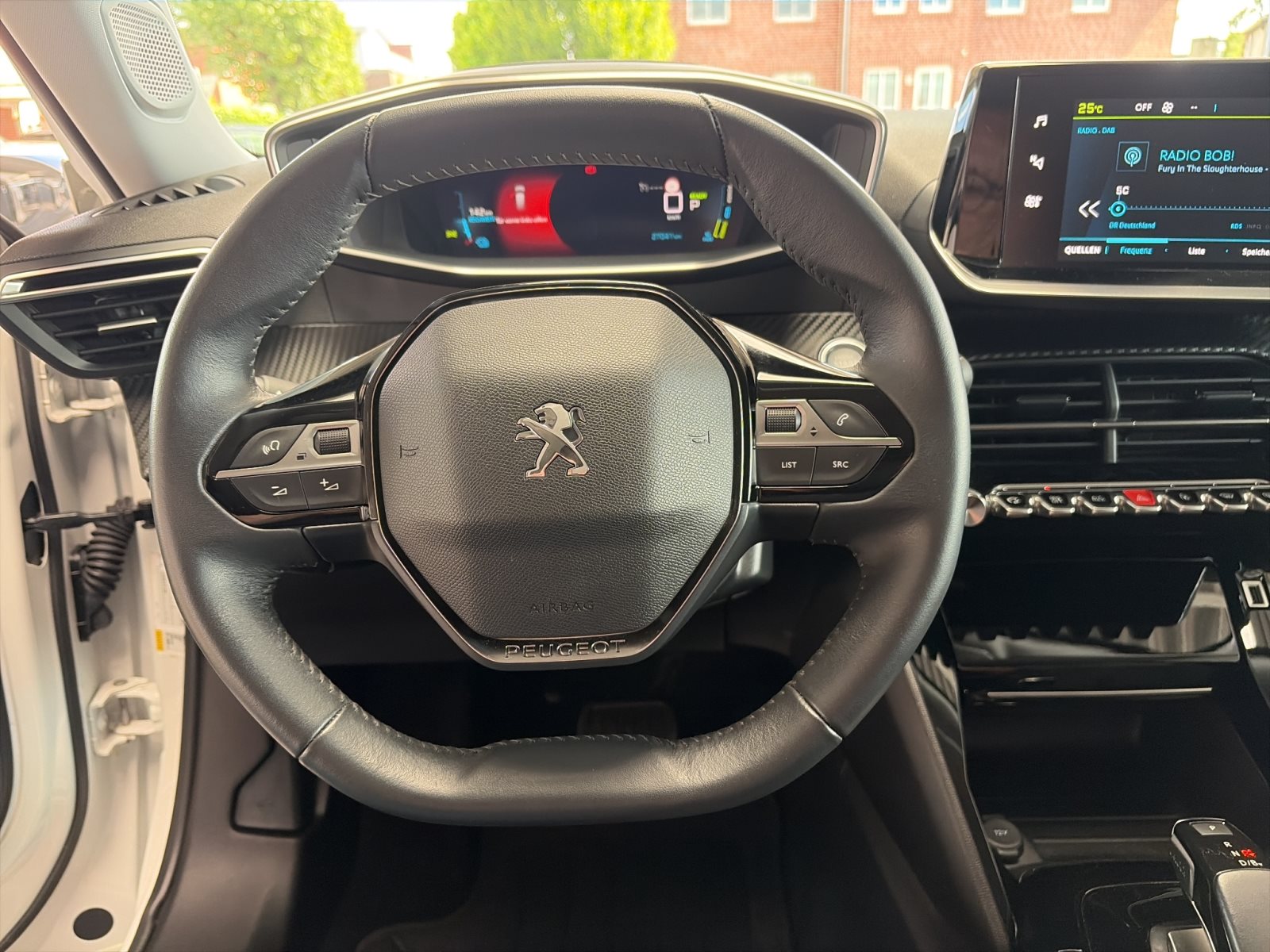 Peugeot 2008 e- Allure Pack 50 kWh 330 km WLTP — Miniatur 20