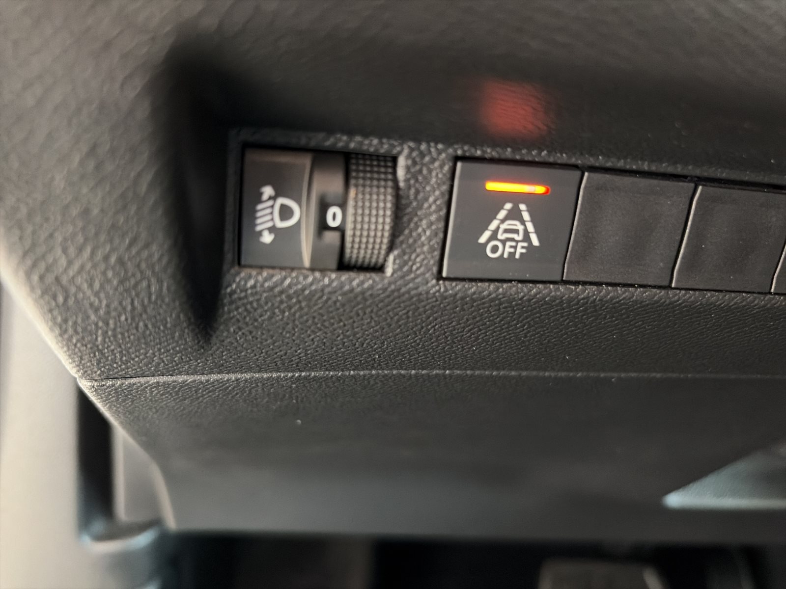 Peugeot 2008 e- Allure Pack 50 kWh 330 km WLTP — Miniatur 21