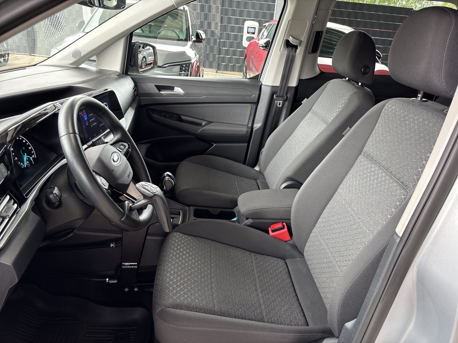 Ford Grand Tourneo Connect Titanium mit Smart-Lifter und Reha-Ausstattung — Miniatur 11