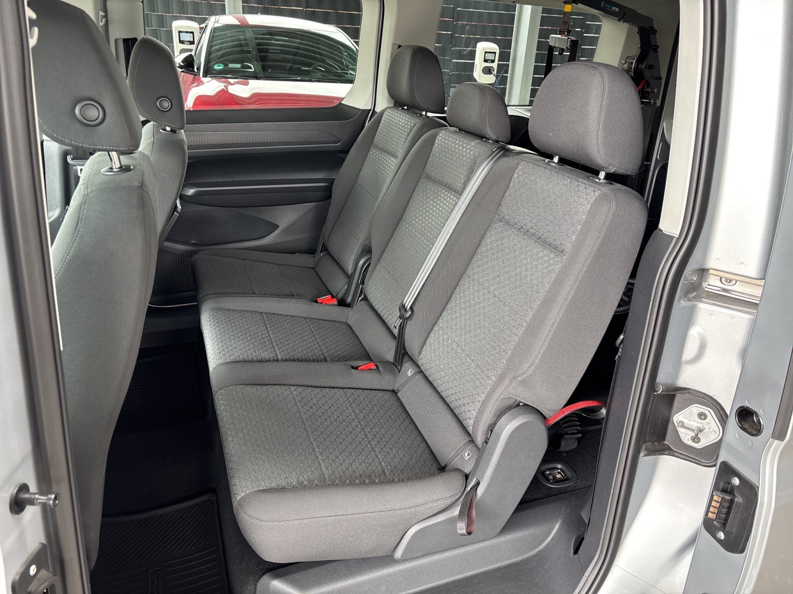 Ford Grand Tourneo Connect Titanium mit Smart-Lifter und Reha-Ausstattung — Miniatur 12