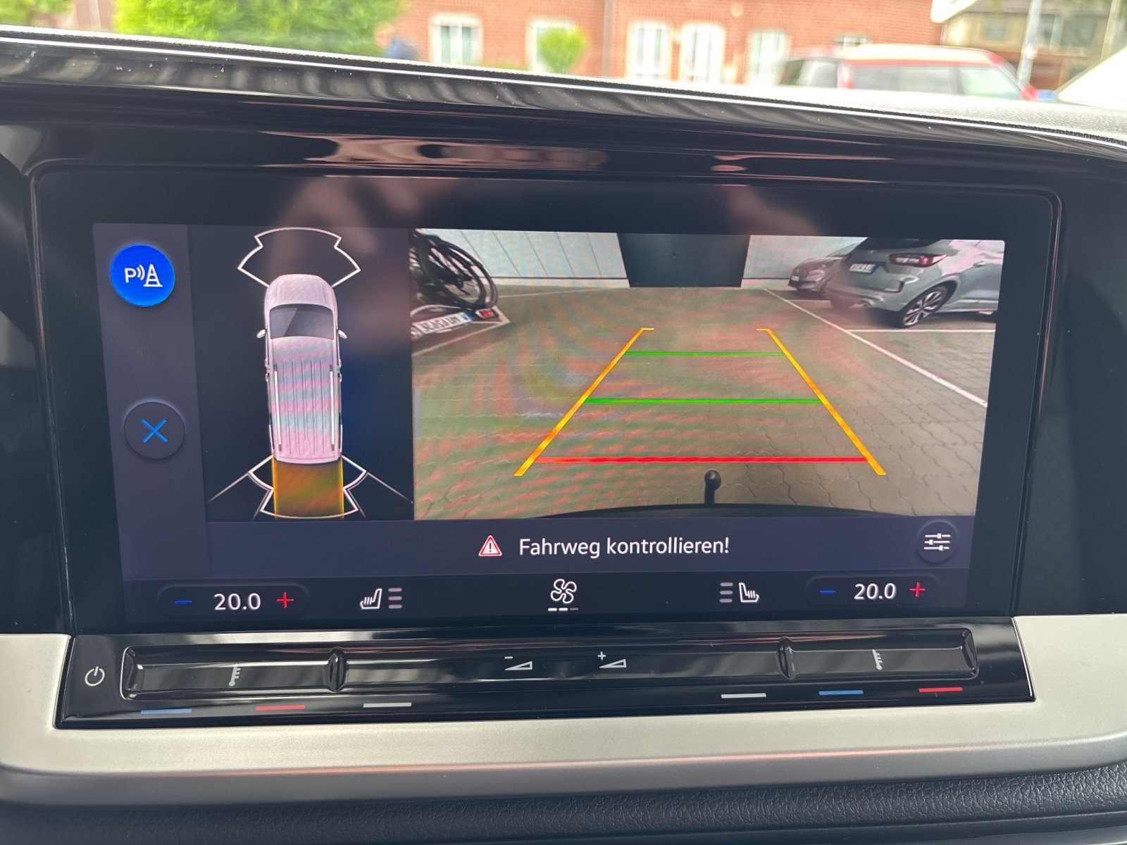 Ford Grand Tourneo Connect Titanium mit Smart-Lifter und Reha-Ausstattung — Miniatur 17