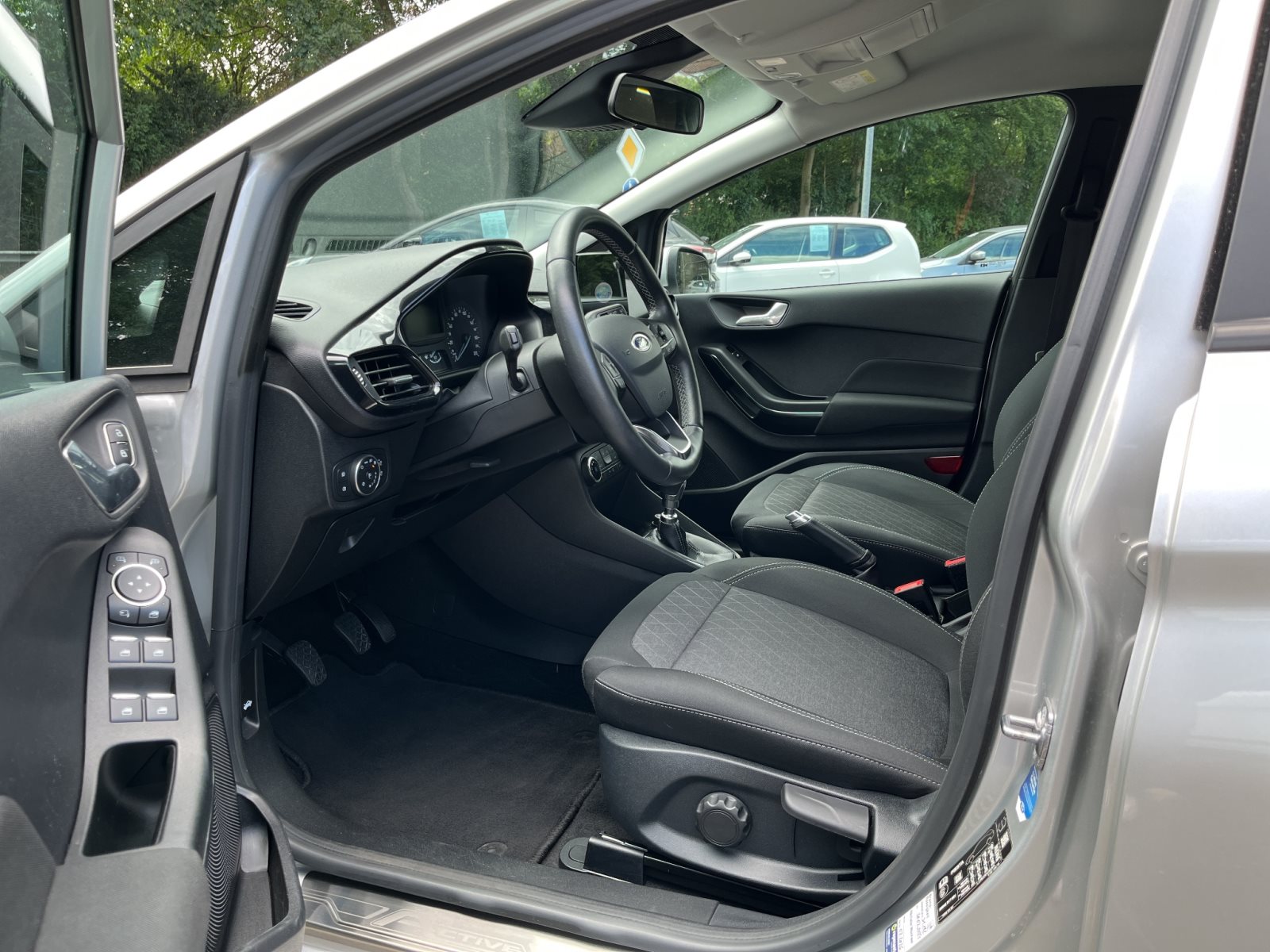 Ford Fiesta Active + Parkpilot hinten + Sitzheizung — Miniatur 16