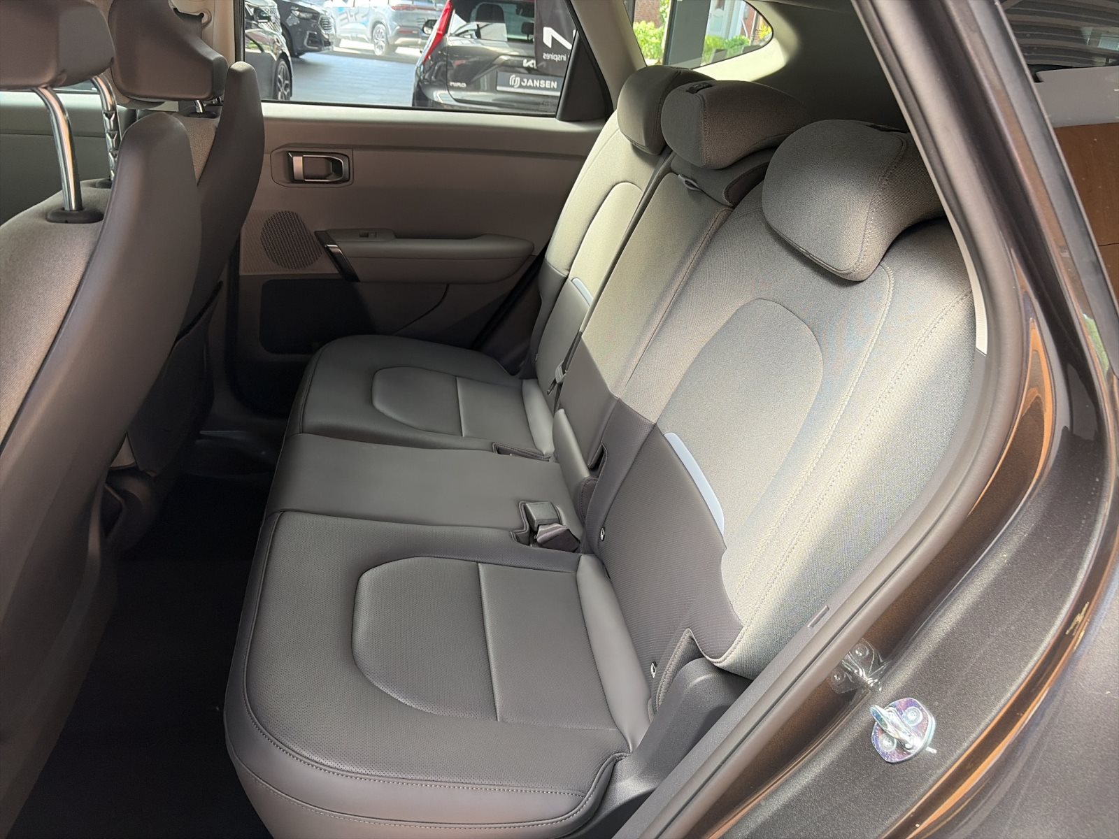 KIA Seltos 1.6T 180 DCT Spirit — Miniatur 11