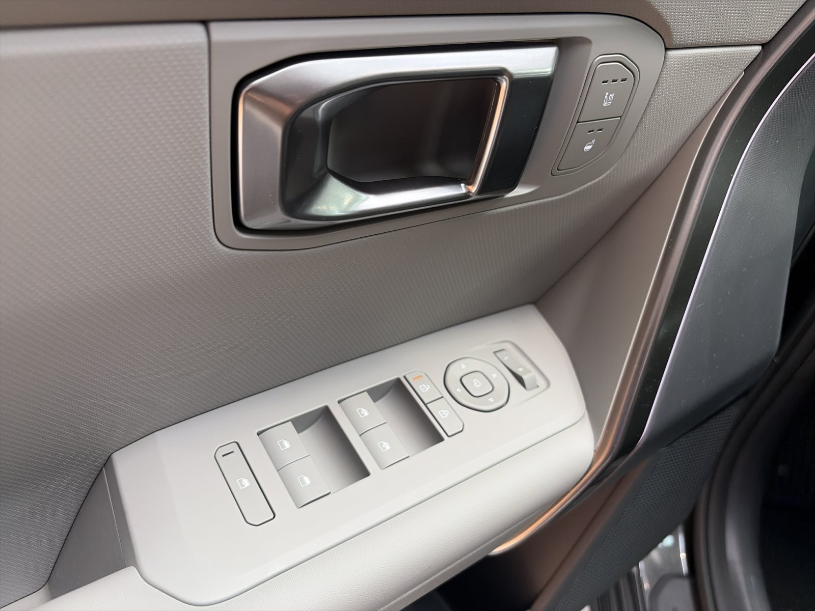 KIA Seltos 1.6T 180 DCT Spirit — Miniatur 17