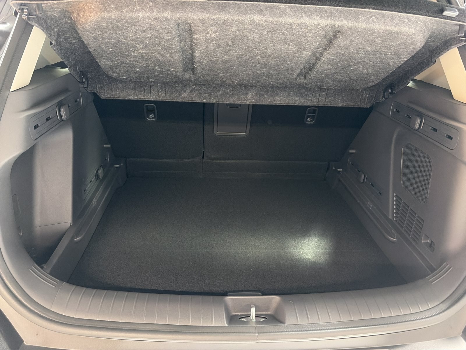 KIA Seltos 1.6T 180 DCT Spirit — Miniatur 19