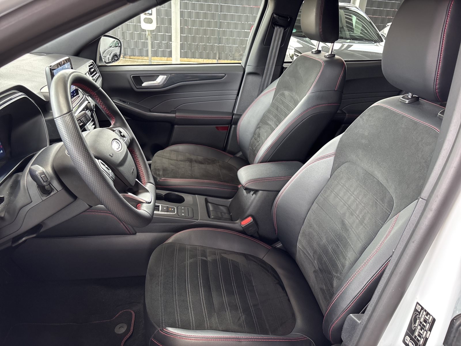 Ford Kuga Plug-In Hybrid ST-Line X — Miniatur 11