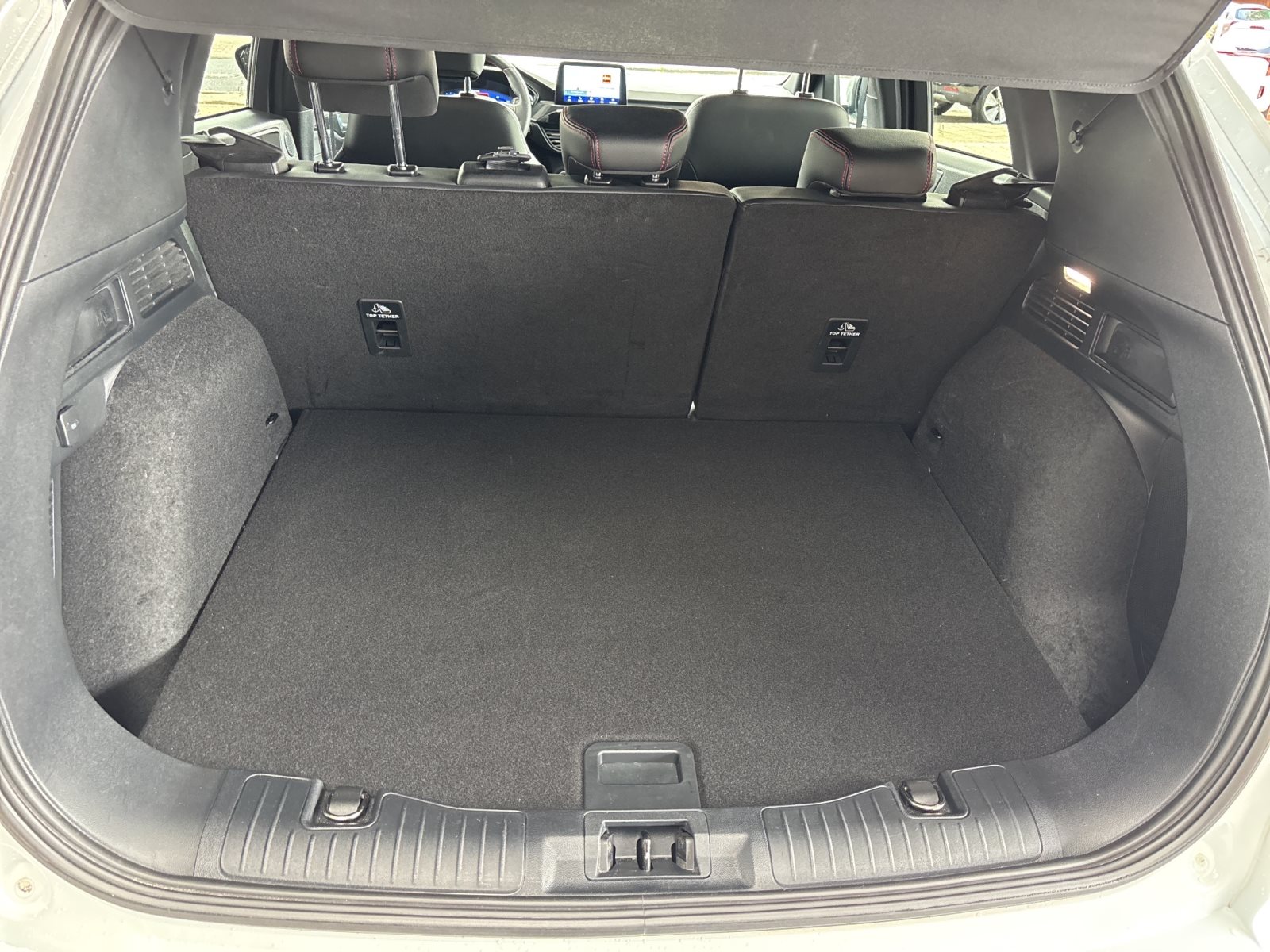 Ford Kuga Plug-In Hybrid ST-Line X — Miniatur 21