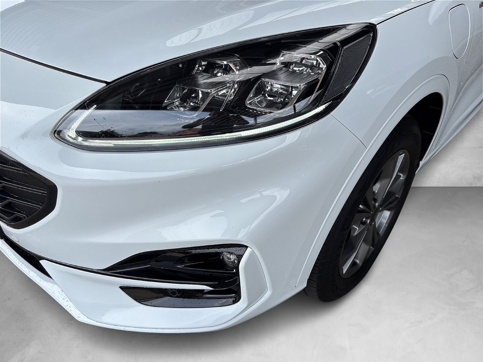 Ford Kuga Plug-In Hybrid ST-Line X — Miniatur 9