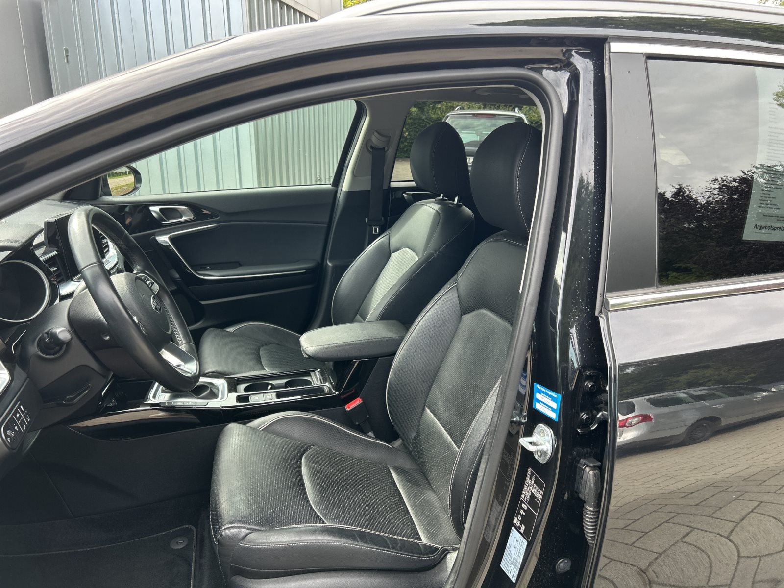 KIA Ceed Sportswagon Platinum Edition + Automatik + Sitzheizung + Rückfahrkamera+ Heizbares Lenkrad — Miniatur 11
