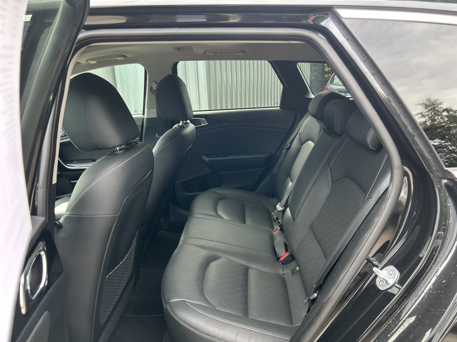 KIA Ceed Sportswagon Platinum Edition + Automatik + Sitzheizung + Rückfahrkamera+ Heizbares Lenkrad — Miniatur 12