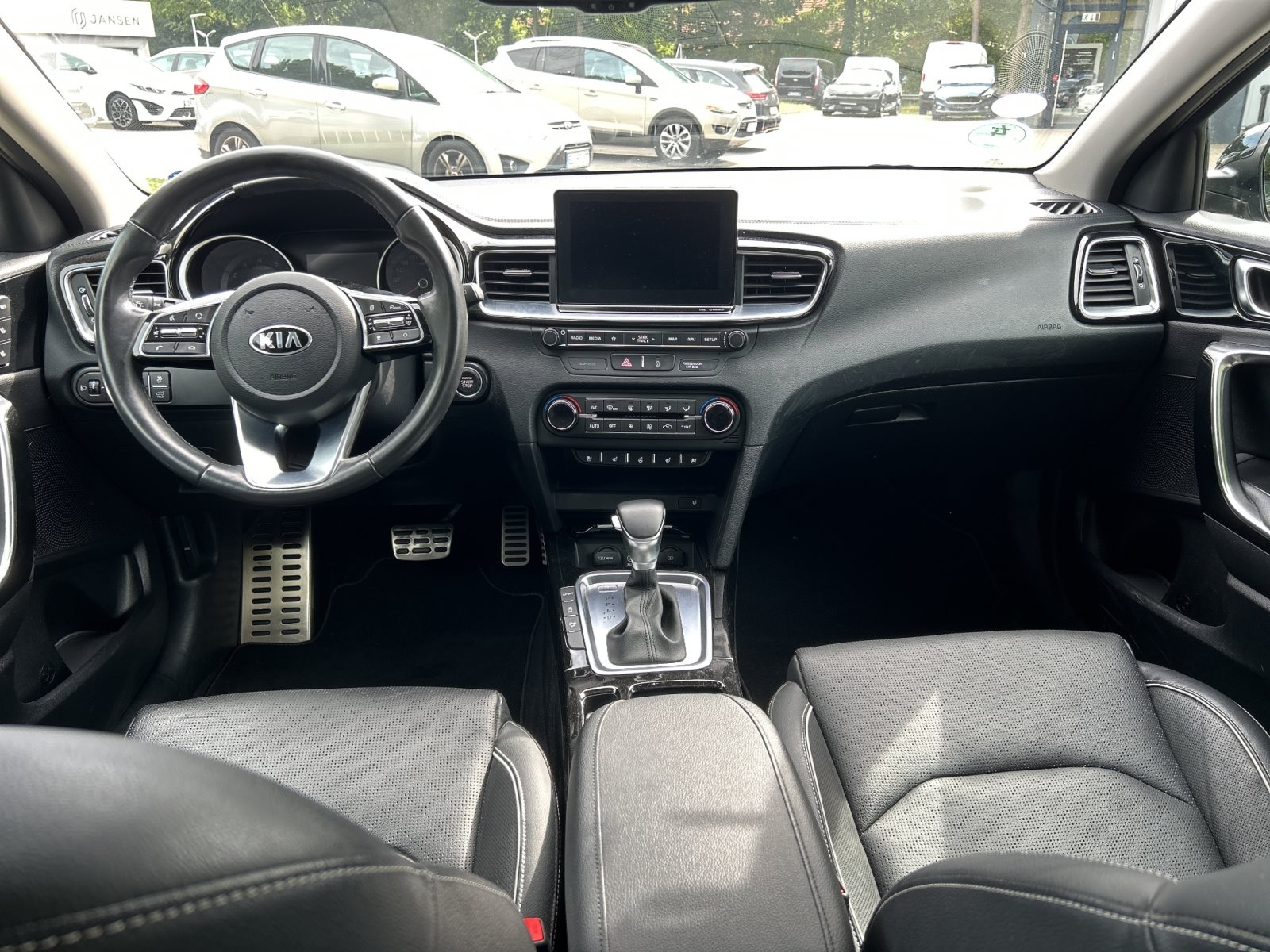 KIA Ceed Sportswagon Platinum Edition + Automatik + Sitzheizung + Rückfahrkamera+ Heizbares Lenkrad — Miniatur 15
