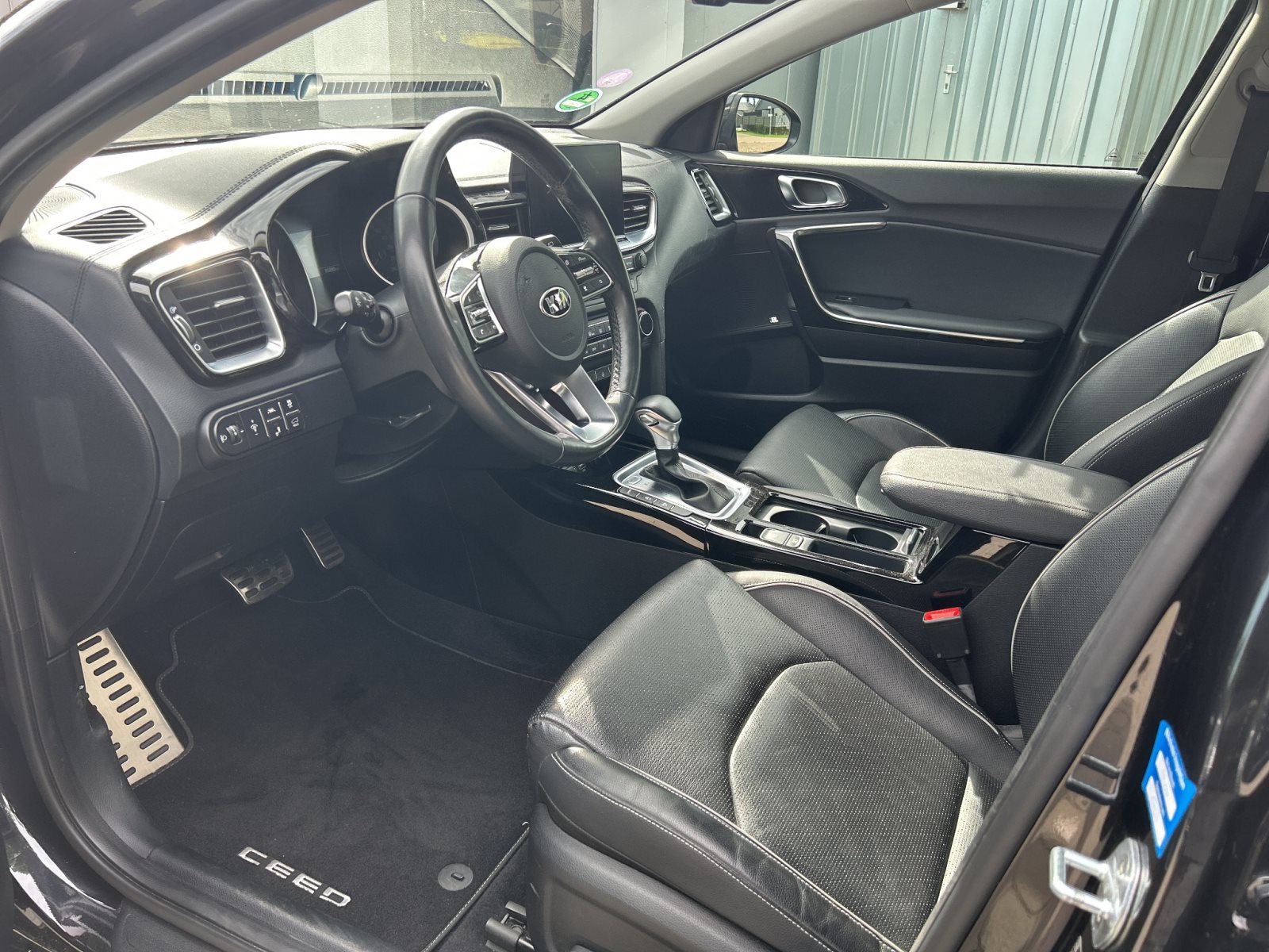 KIA Ceed Sportswagon Platinum Edition + Automatik + Sitzheizung + Rückfahrkamera+ Heizbares Lenkrad — Miniatur 18
