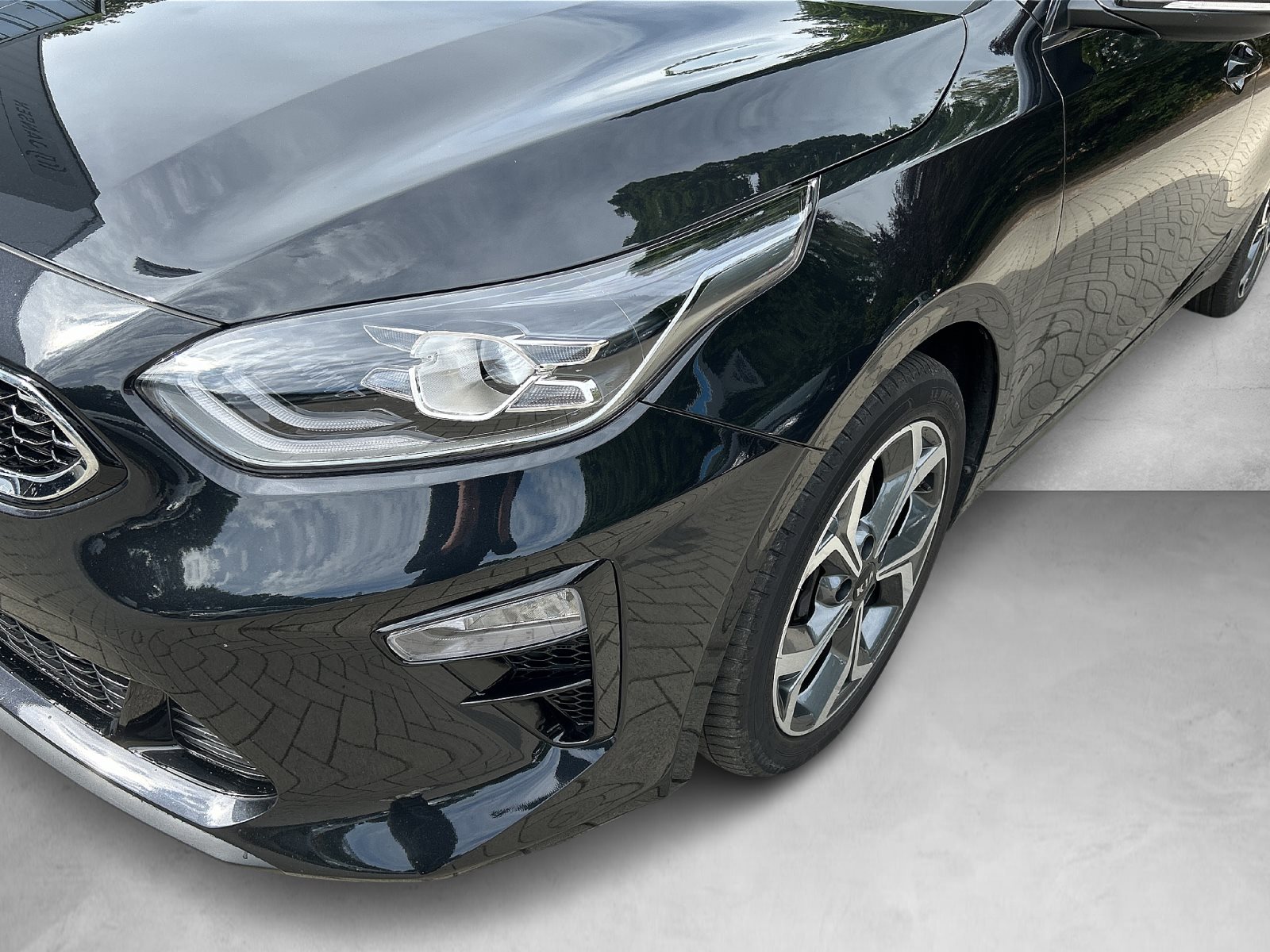 KIA Ceed Sportswagon Platinum Edition + Automatik + Sitzheizung + Rückfahrkamera+ Heizbares Lenkrad — Miniatur 9