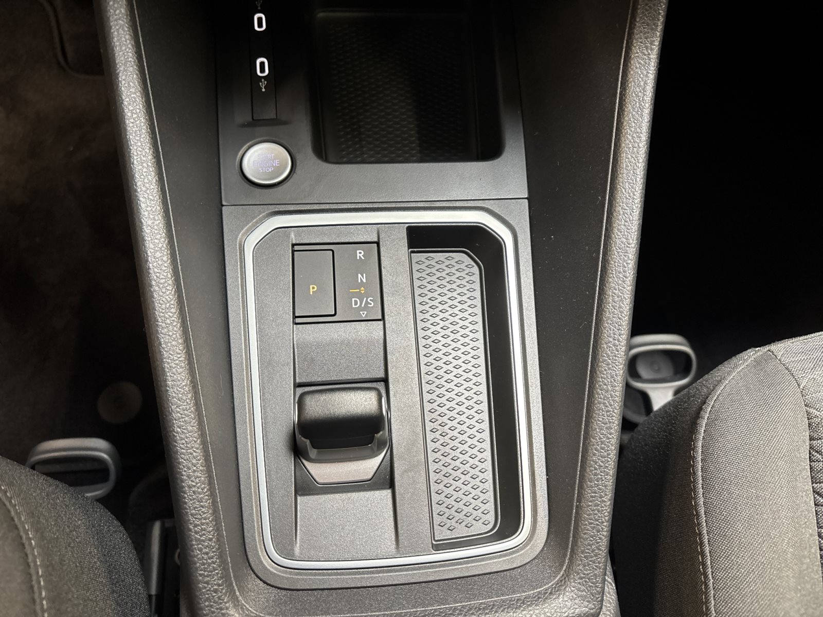 Ford Grand Tourneo Connect 2.0 EcoBlue Titanium Automatik 7-Sitze — Miniatur 18