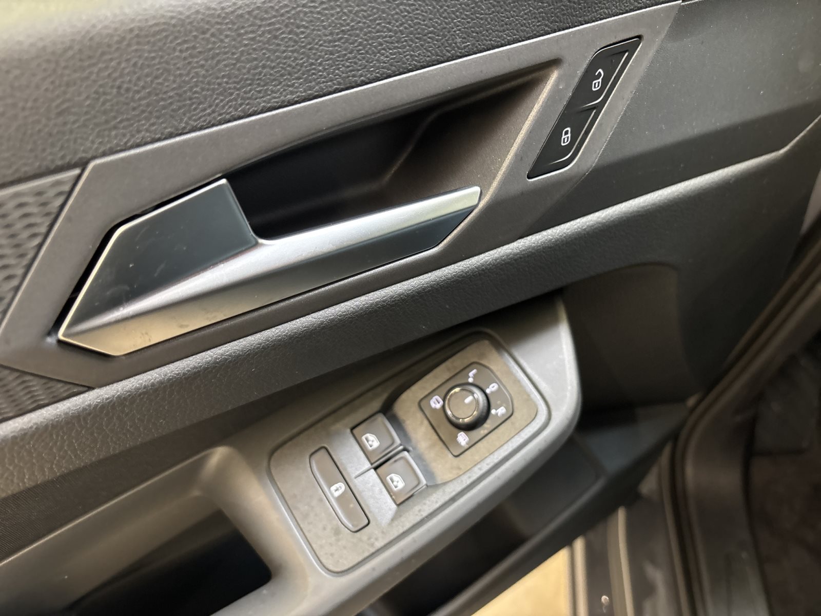 Ford Grand Tourneo Connect 2.0 EcoBlue Titanium Automatik 7-Sitze — Miniatur 20