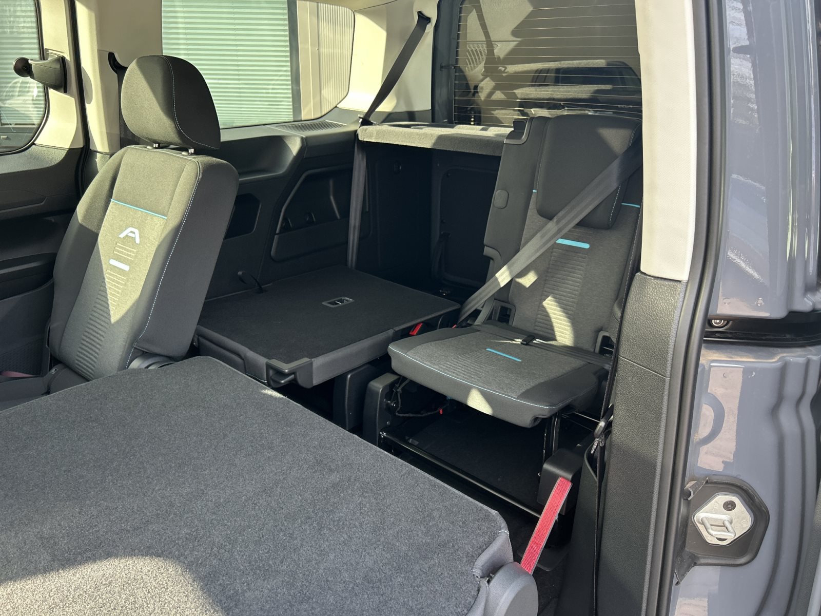 Ford Grand Tourneo Connect Active Automatik 7-Sitzer — Miniatur 18