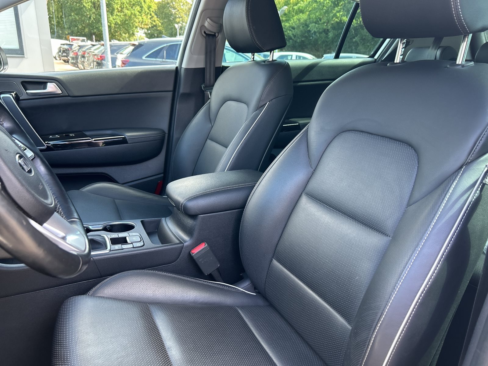 KIA Sportage Black Edition 4WD+elektrische Sitze+Leder+Smart Key — Miniatur 11