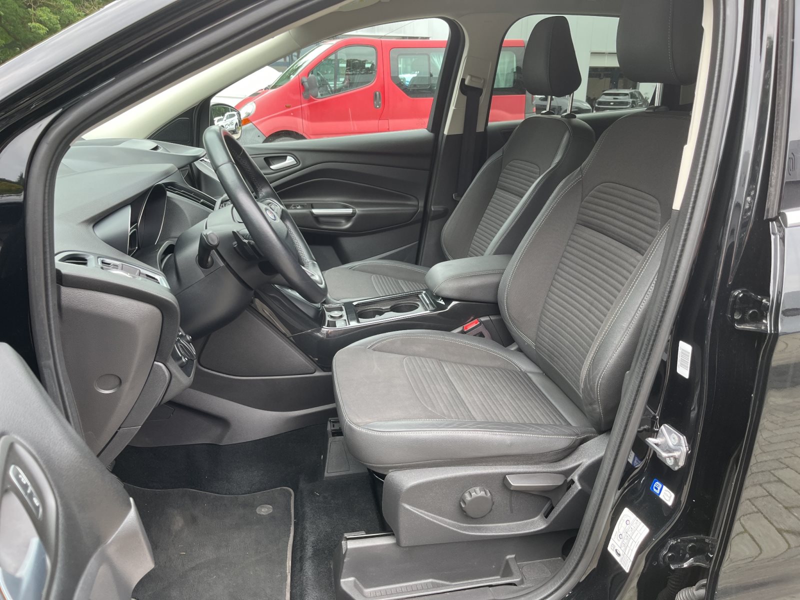 Ford Kuga Titanium 4x4 Automatik+NAVI+AHK — Miniatur 11