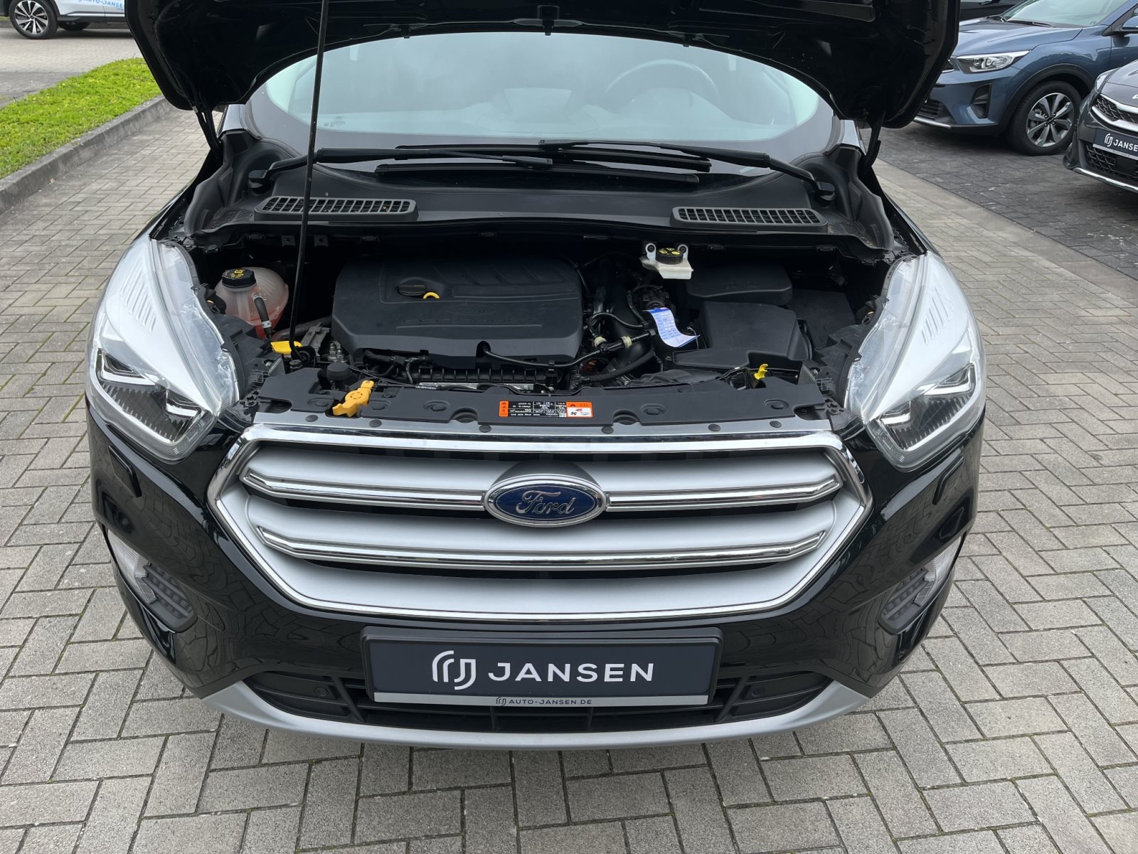 Ford Kuga Titanium 4x4 Automatik+NAVI+AHK — Miniatur 16