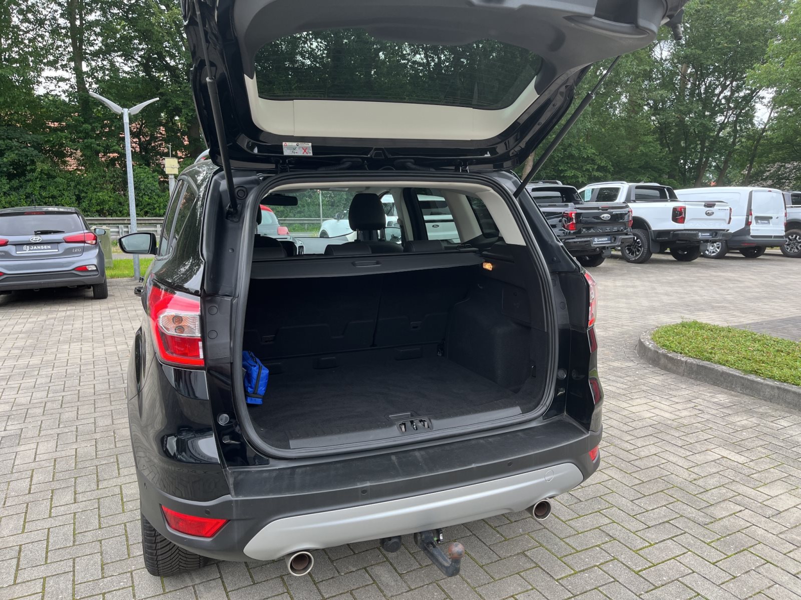 Ford Kuga Titanium 4x4 Automatik+NAVI+AHK — Miniatur 17