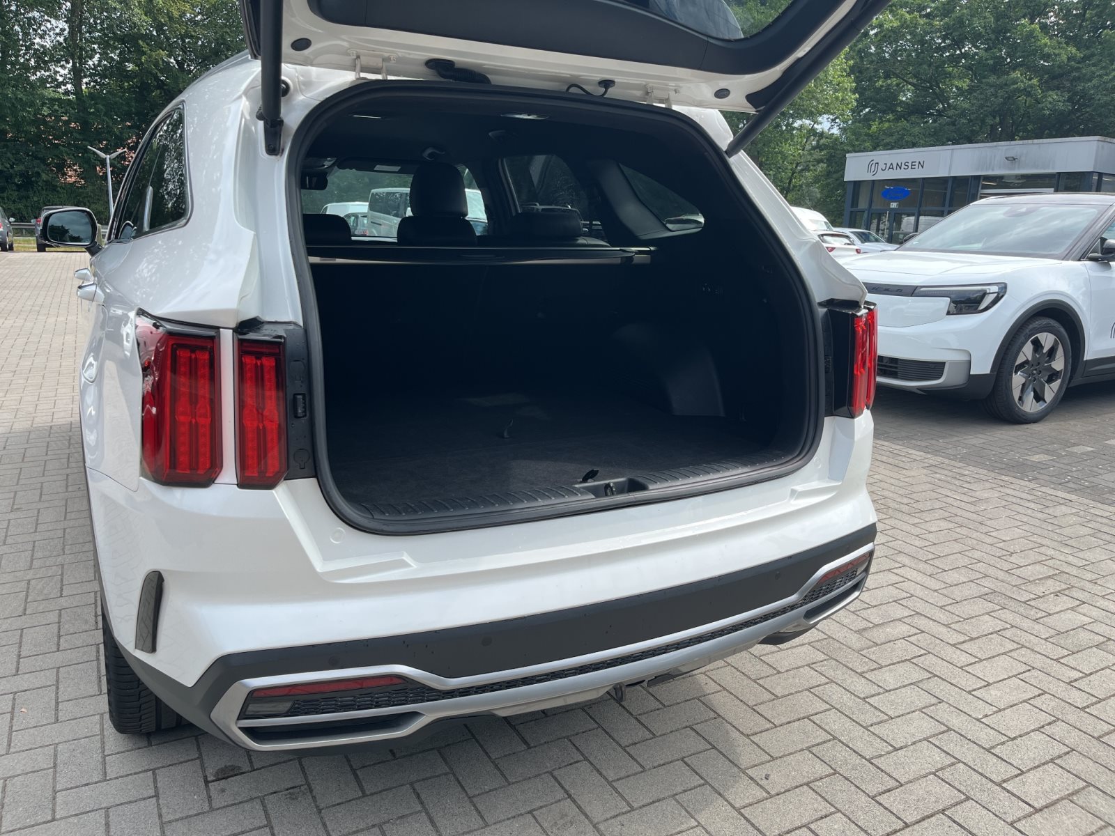 KIA Sorento Platinum 4WD + 360° Kamera + AHK — Miniatur 17