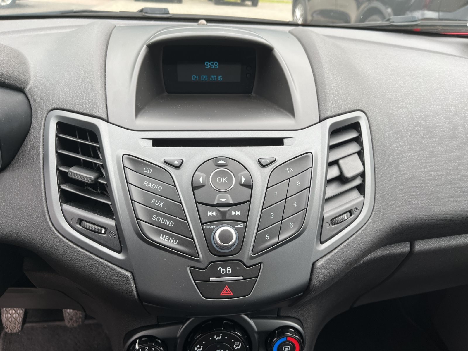 Ford Fiesta Trend + Ganzjahresreifen+ Klimaanlage — Miniatur 14